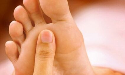 How to be treated from nail mushrooms with home barbell beams